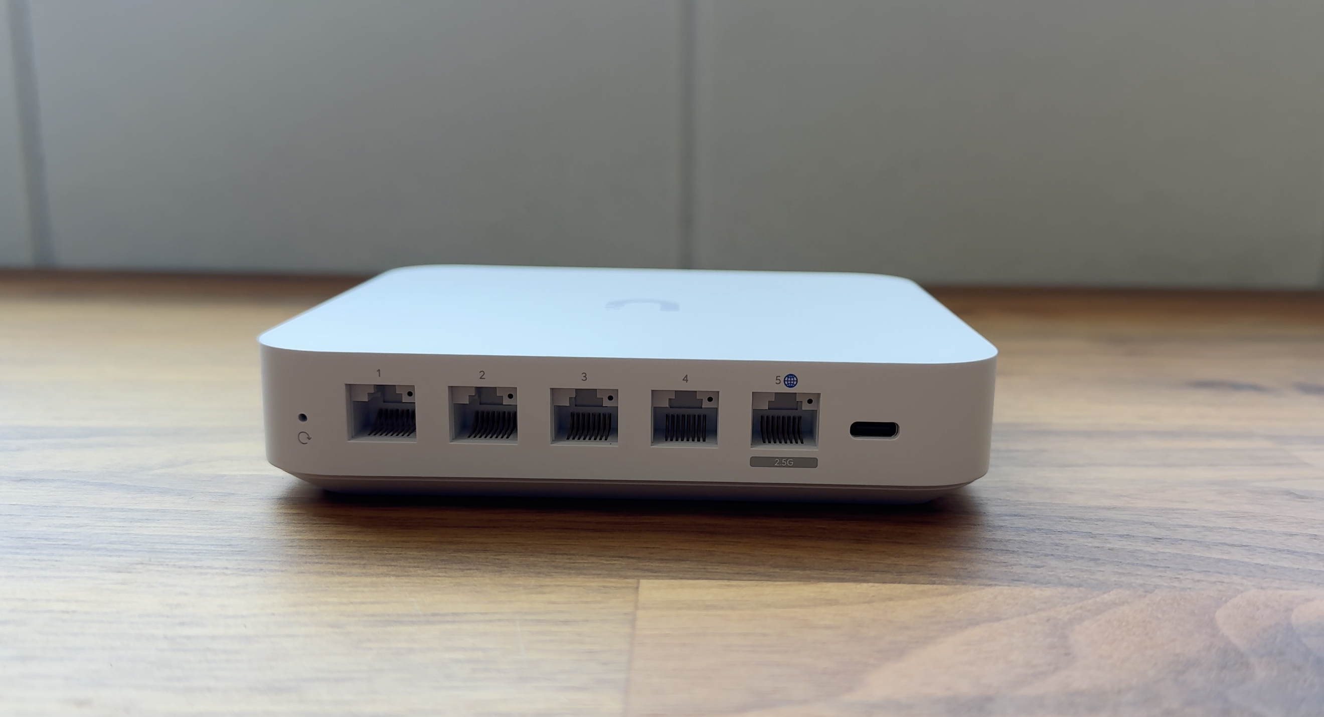 UniFi Cloud Gateway Ultra ports